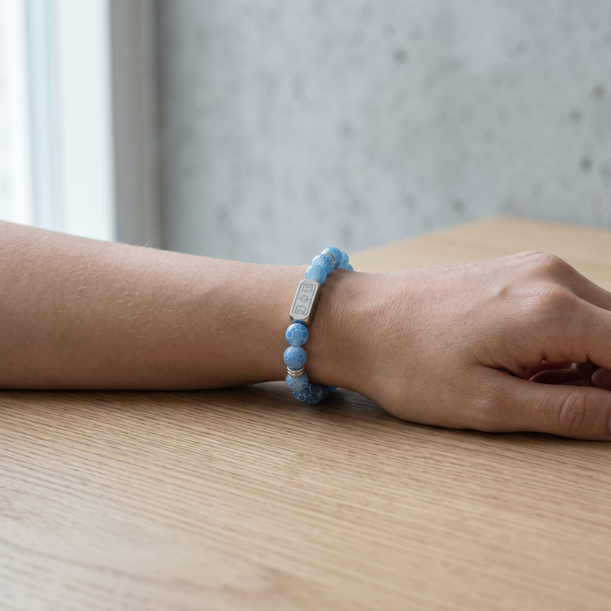 All cracked light blue agate bracelet