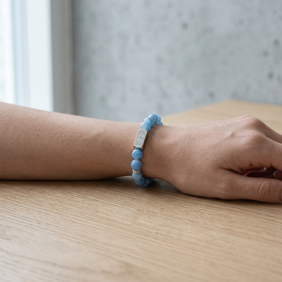 All cracked light blue agate bracelet